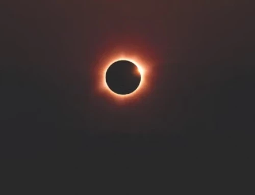Eclipse et lunettes d&rsquo;éclipse